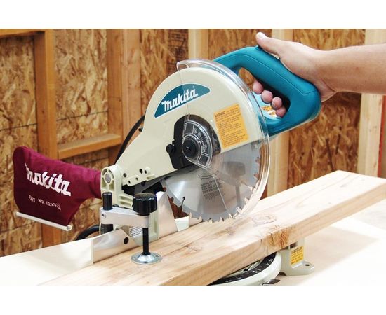  Торцовочная пила Makita LS1040 